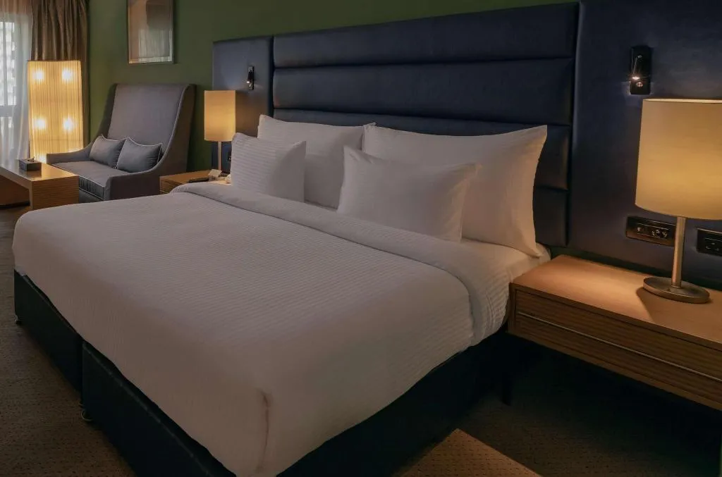 DOUBLE EXECUTIVE KING BED Room, Radisson Blu Cairo Heliopolis, Cairo