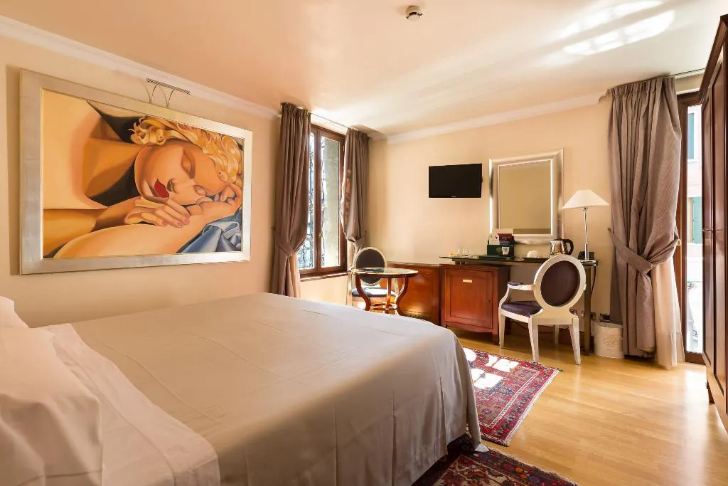 JUNIOR SUITE CLASSIC Room, Liassidi Palace, Venice