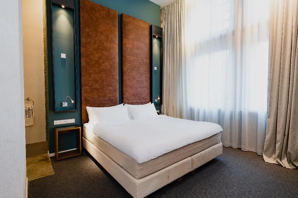 JUNIOR SUITE STANDARD Room, Hotel De Hallen, Amsterdam
