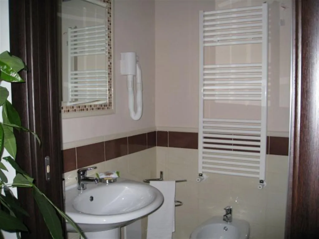 DOUBLE STANDARD Room, Studio 83, Naples