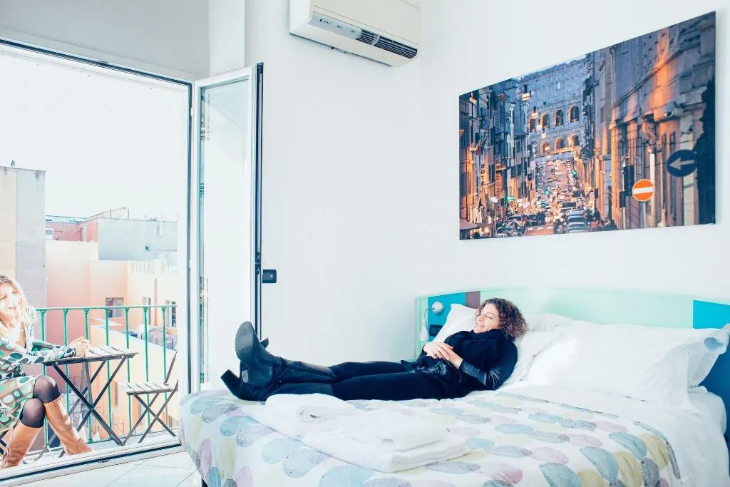 Room, The Beehive, Naples