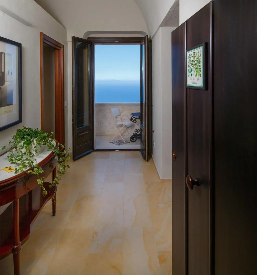 Room, Monastero Santa Rosa Hotel & Spa, Naples