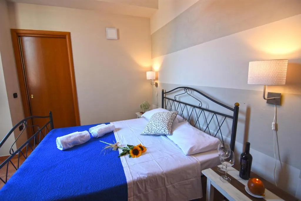 APARTMENT WITH TERRACE Room, Case Così Apartments Napoli, Naples