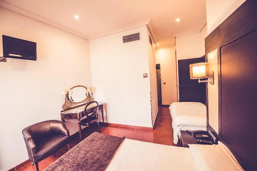 TRIPLE STANDARD Room, Hostal Sol Los Angeles, Madrid