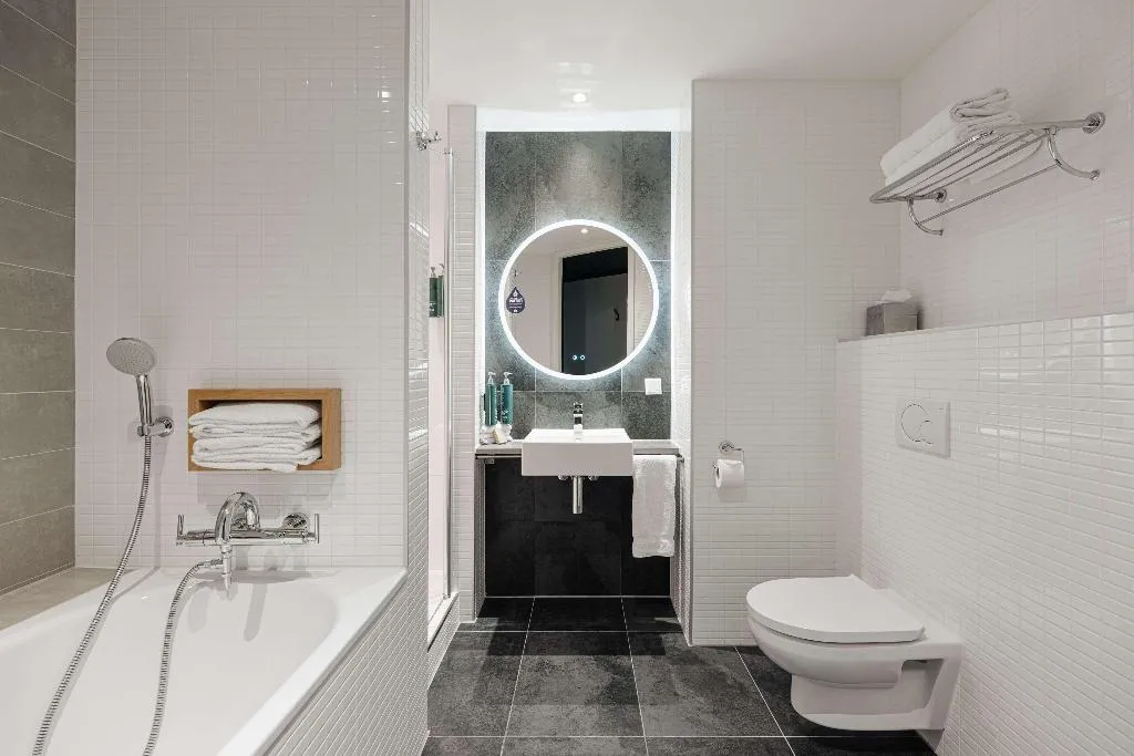 Room, DoubleTree by Hilton Amsterdam Centraal Station, Amsterdam
