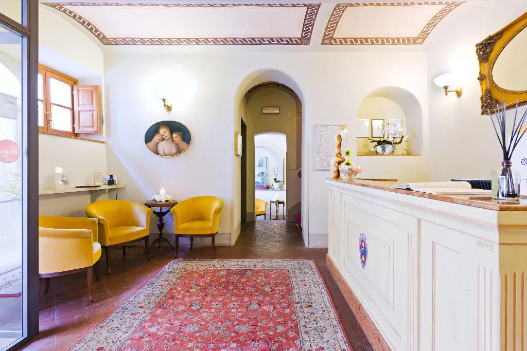 Lobby, Palazzo San Niccolo, Florence