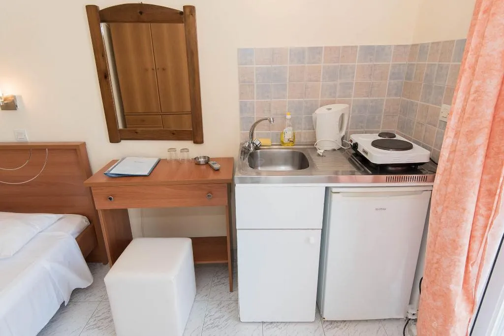 STUDIO STANDARD Room, Leonidas Hotel And Studios, Kos