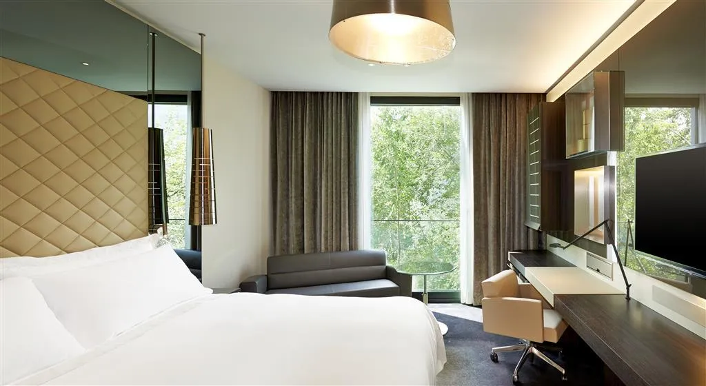 Room, Excelsior Hotel Gallia, a Luxury Collection Hotel, Milan