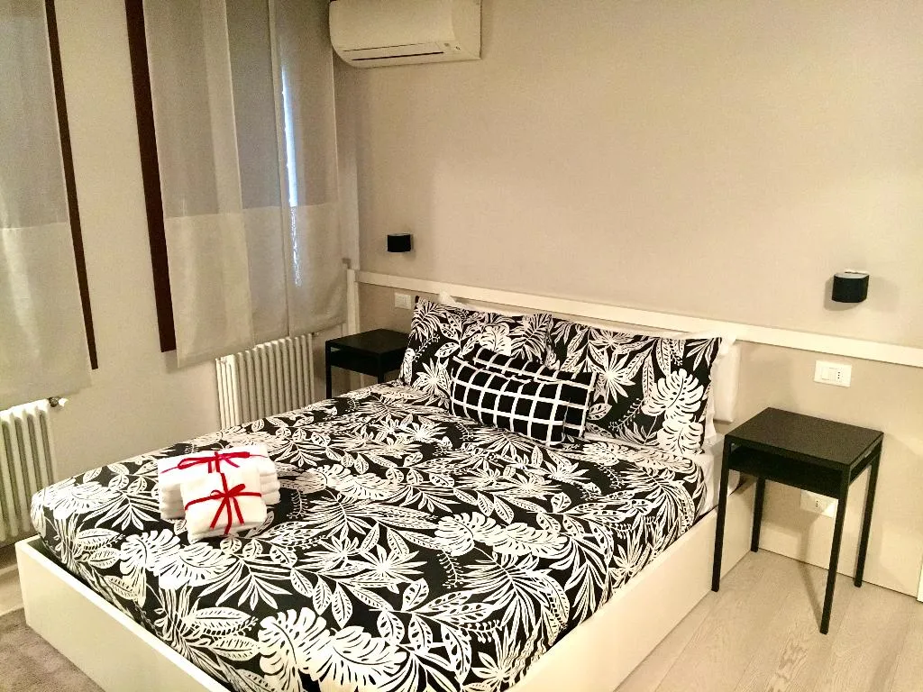 APARTMENT STANDARD Room, B&B Fortuny, Venice