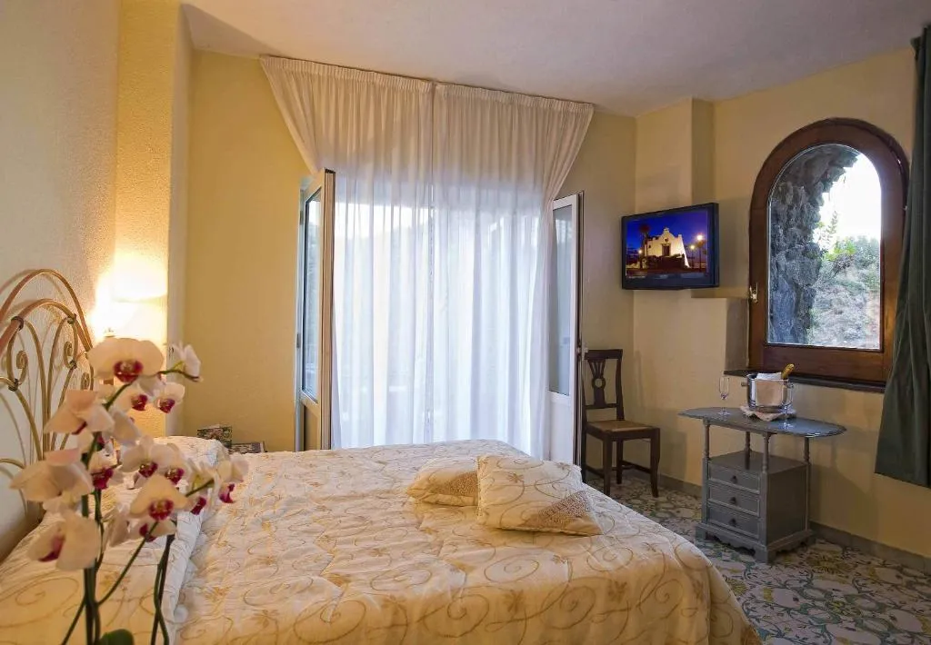 DOUBLE STANDARD Room, Strand Hotel Delfini, Naples