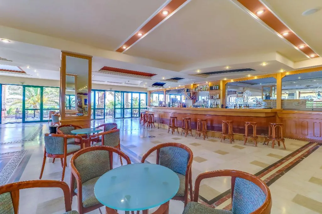 Bar, Mare Monte Beach, Crete