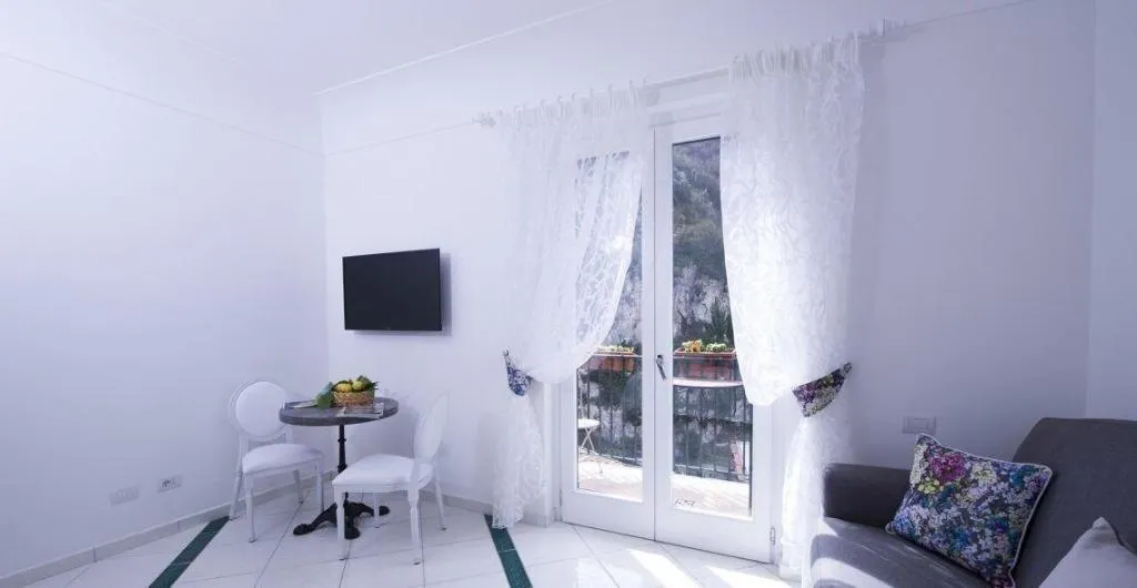 Room, La Valle Delle Ferriere, Naples