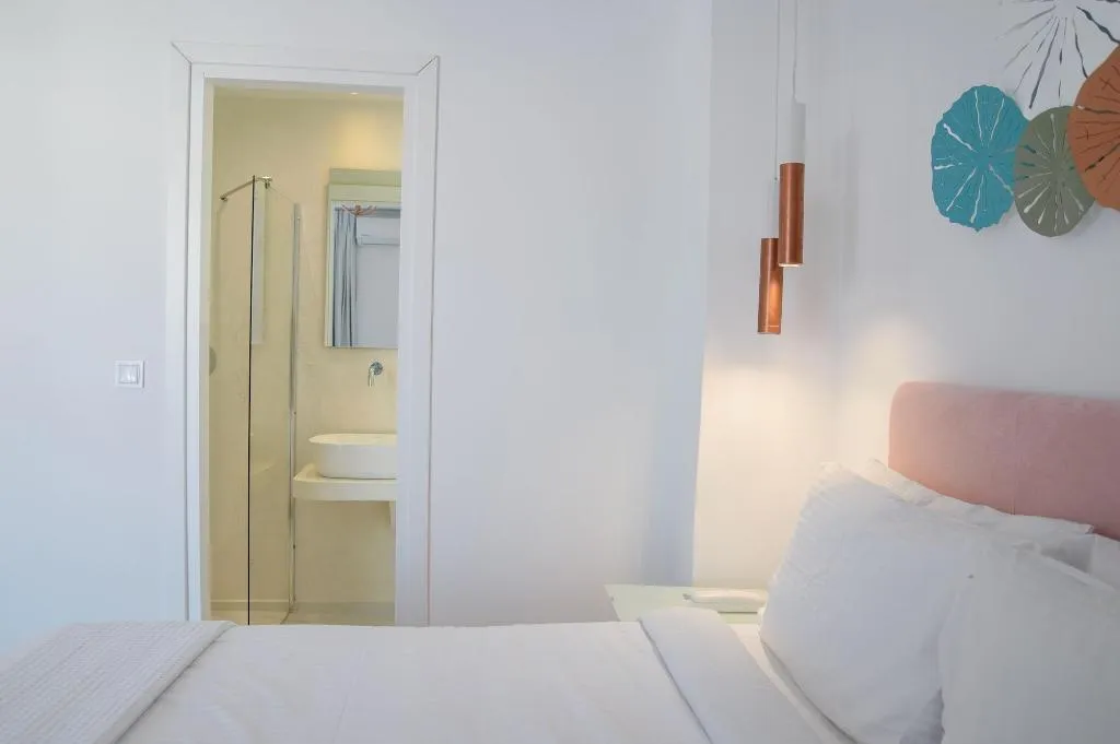 Room, Nama, Mykonos