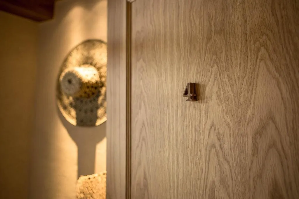 Room, J&G Suites, Crete