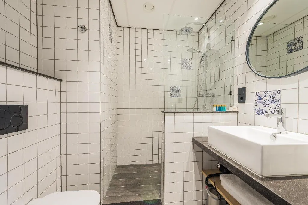Double or Twin BASIC Room, Urban Lodge Hotel, Amsterdam