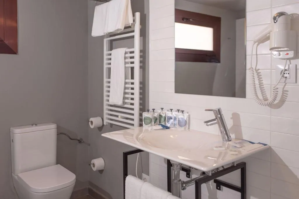 DOUBLE SUPERIOR CAPACITY 2 Room, Hotel Balneario Broquetas, Barcelona