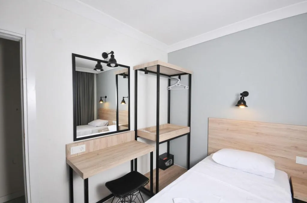 Room, Sema, Dalaman