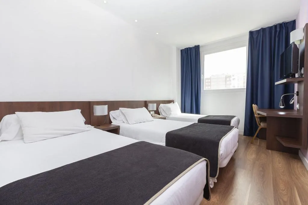 TRIPLE STANDARD Room, Hotel Olympia Universidades, Valencia