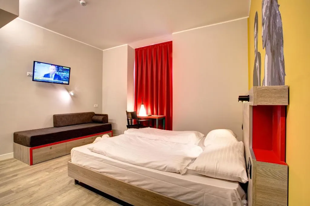 Room, Meininger Roma Termini, Naples
