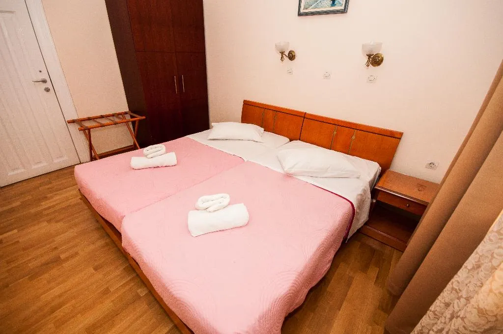 QUADRUPLE STANDARD Room, Cecil hotel, Athens