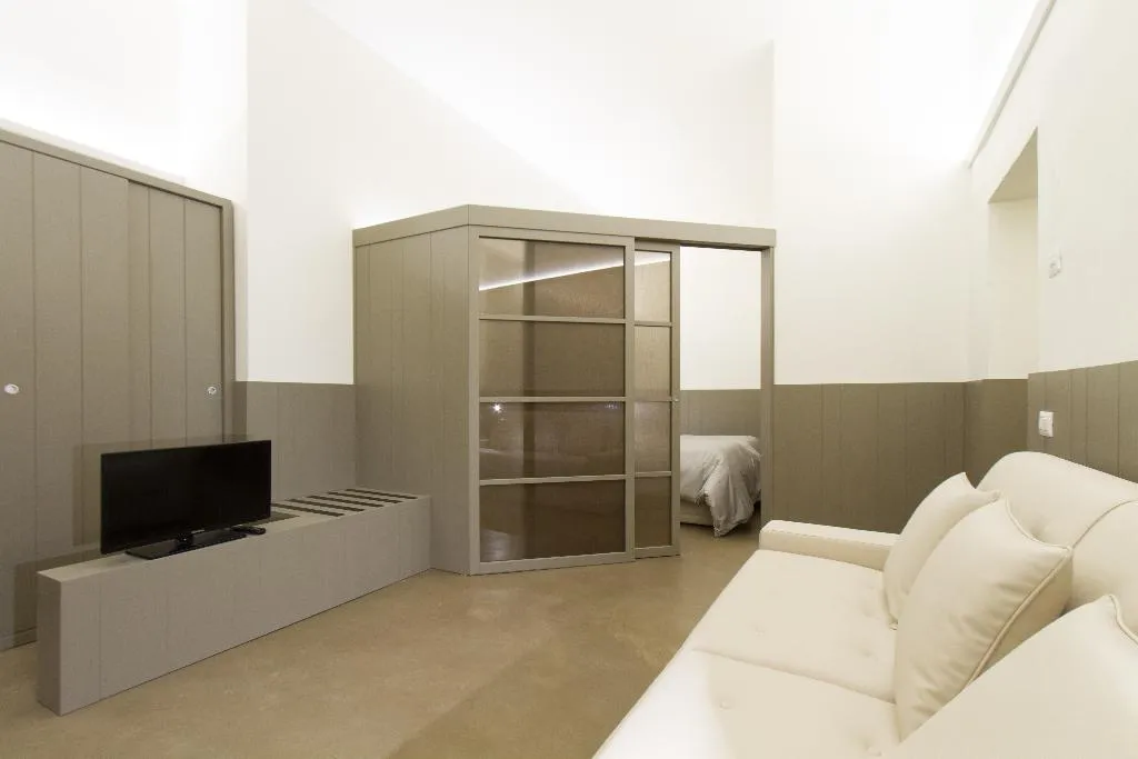 APARTMENT CAPACITY 6 TWO BEDROOMS Room, Palazzo dei Ciompi, Florence