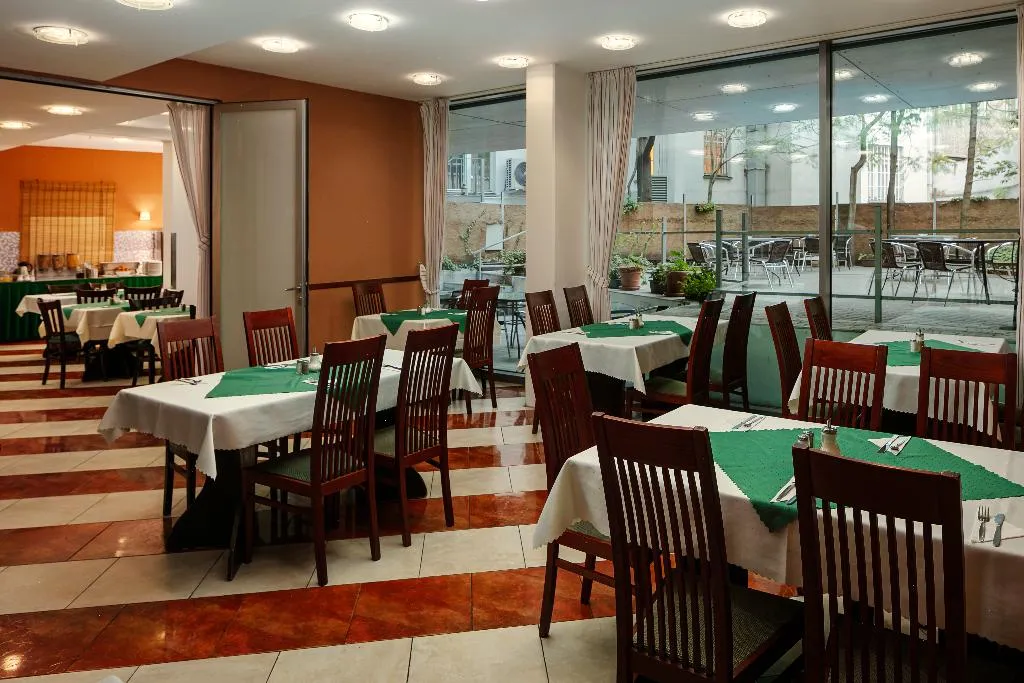 Restaurant, Ankora, Prague