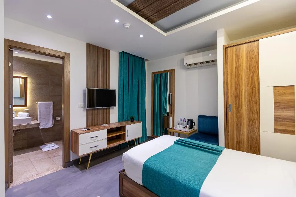SINGLE STANDARD Room, Pyramids Yard Hotel, Cairo