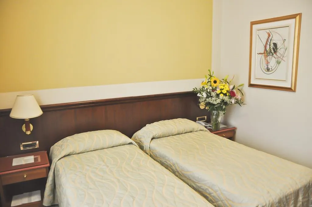 DOUBLE STANDARD Room, Lloyd Milano Hotel, Milan