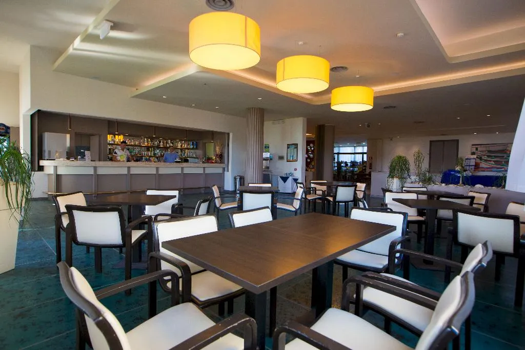 Bar, MClub Lipari, Catania