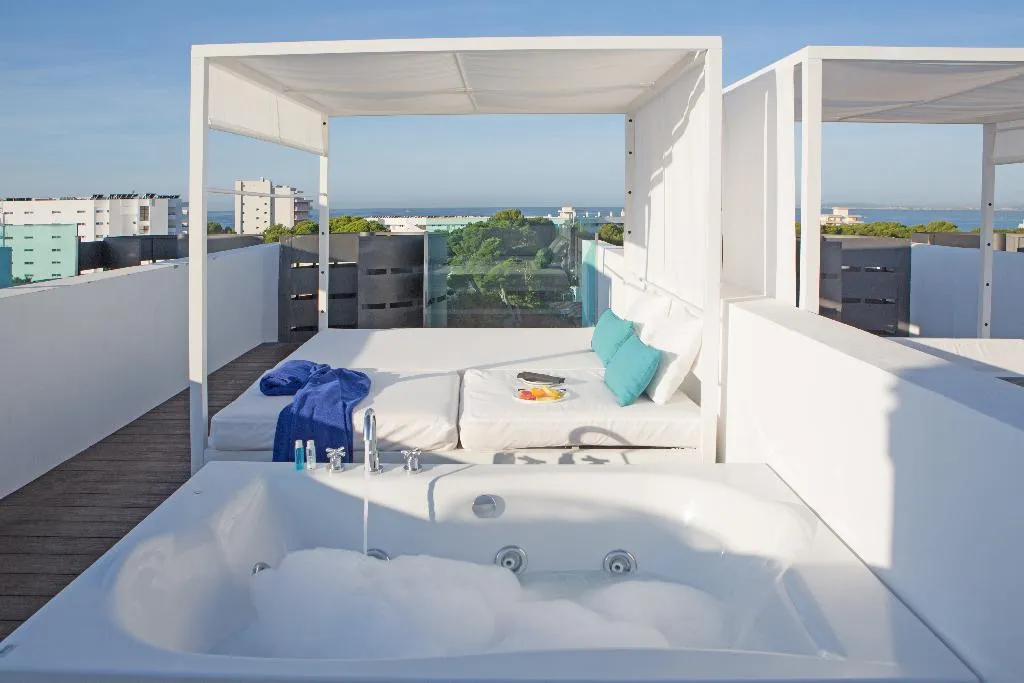 JUNIOR SUITE WITH JACUZZI Room, Hotel Luxor, Majorca