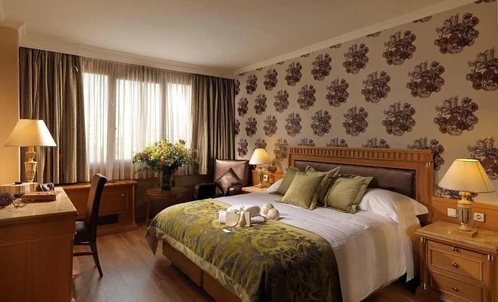SUITE QUEEN SIZE BED Room, Divani Caravel, Athens