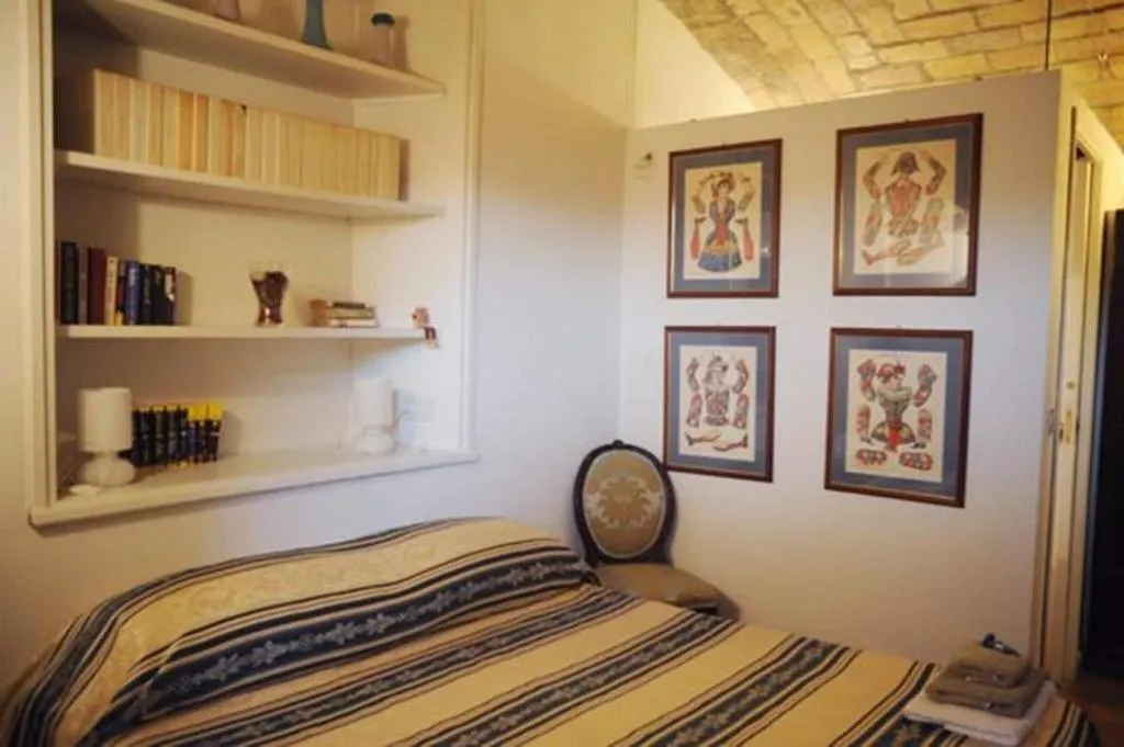 Room, Villino Corbelli, Rome