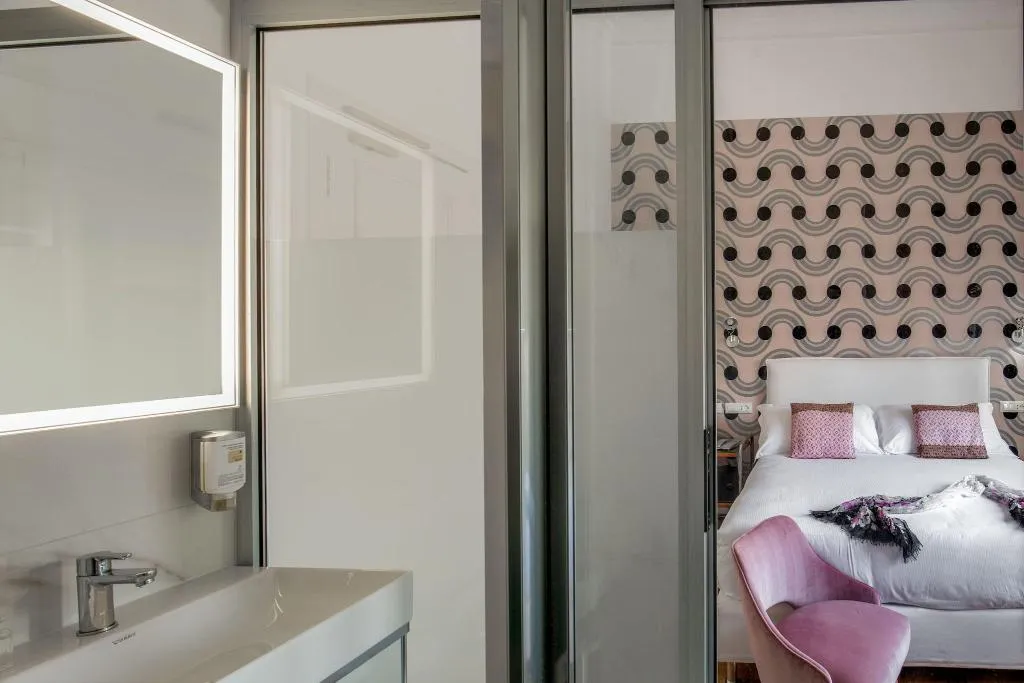 TRIPLE TWO BEDS Room, Emona Aquaeductus, Naples