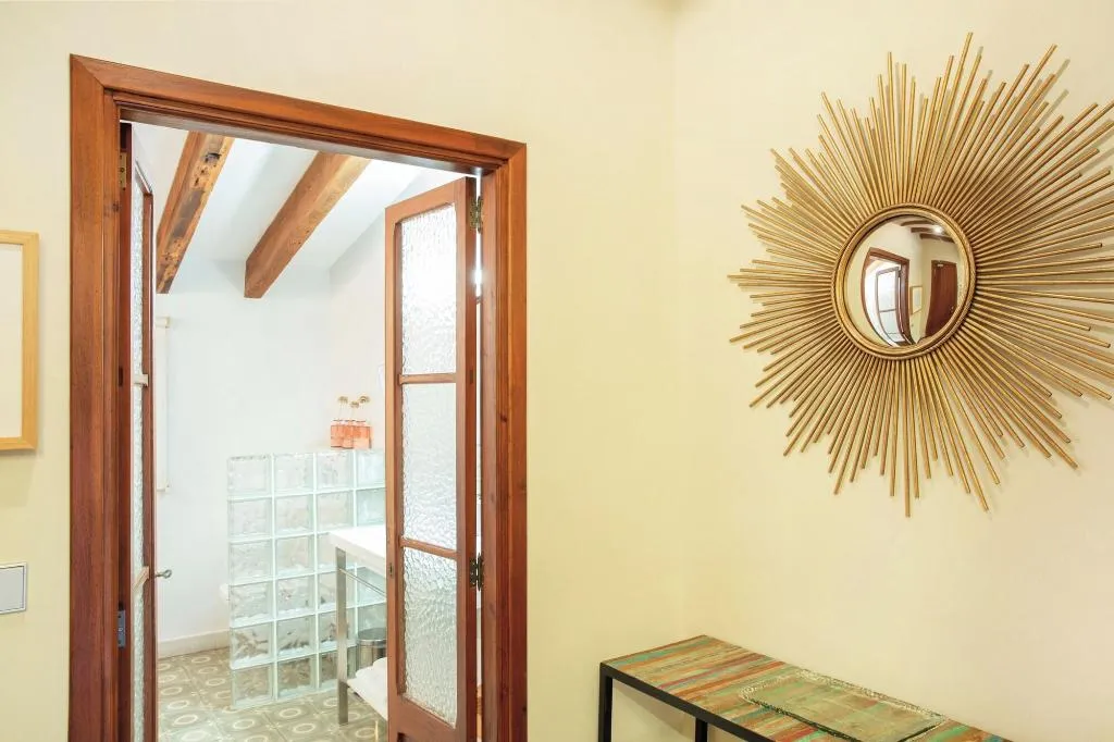 Room, D'Es Puig, Majorca