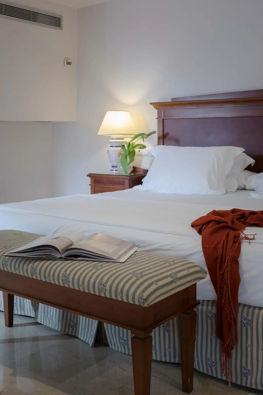 DOUBLE SUPERIOR QUEEN BED Room, Rey Alfonso X, Seville