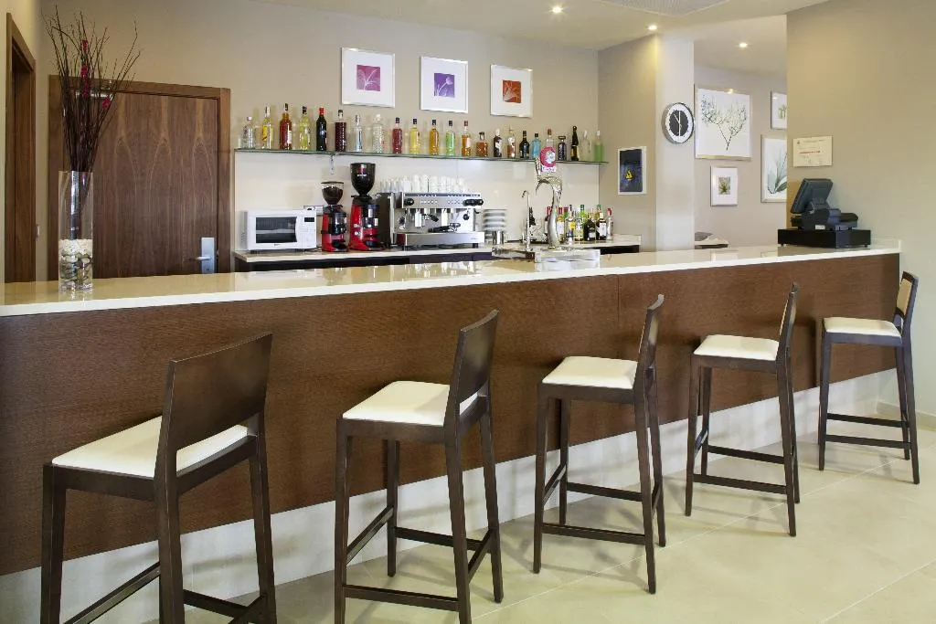 Bar, Holiday Inn Express Campo de Gibraltar-Barrios, Costa Del Sol