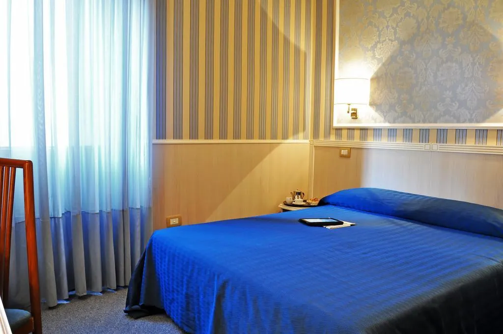 DOUBLE SINGLE USE STANDARD Room, Garda, Milan