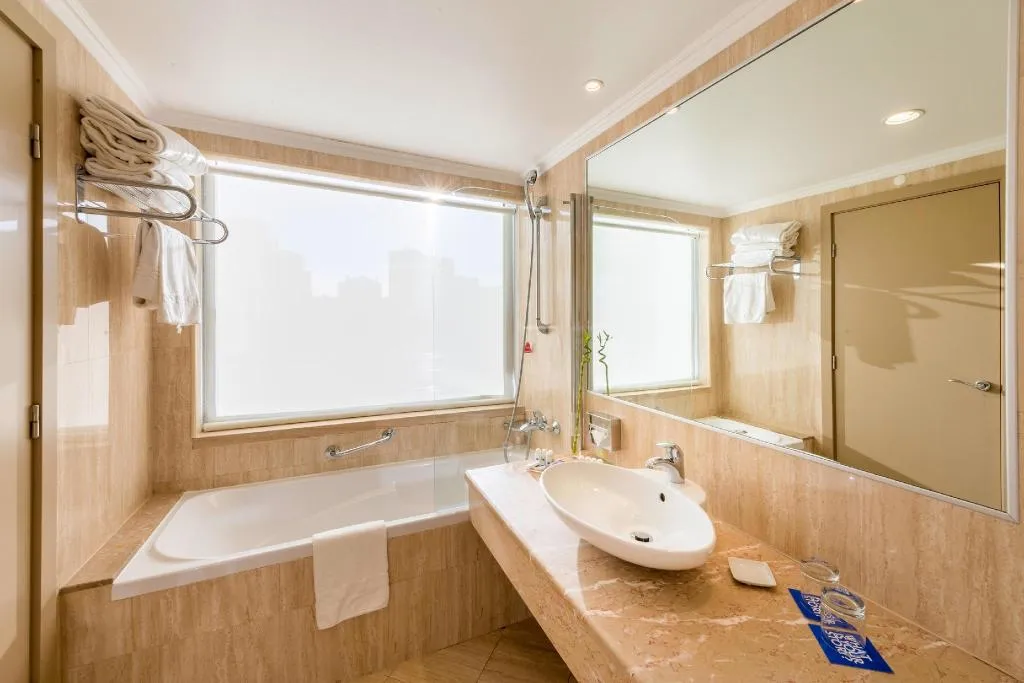 FAMILY ROOM STANDARD Room, Melia Lisboa Oriente, Lisbon