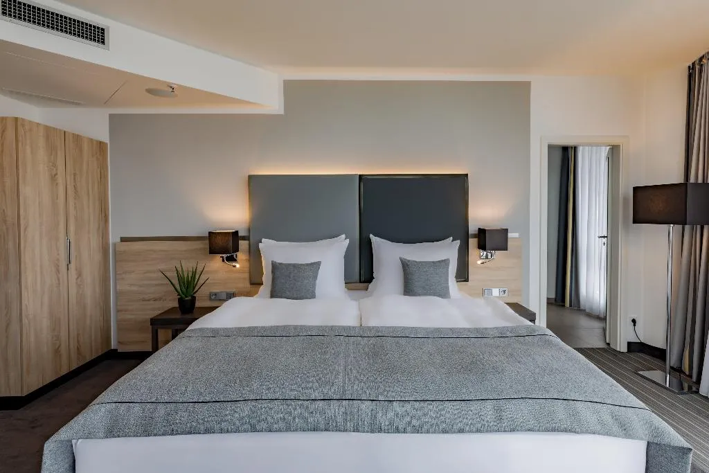 DOUBLE QUEEN SIZE BED Room, Garner Hotel Berlin - Spandau, Berlin