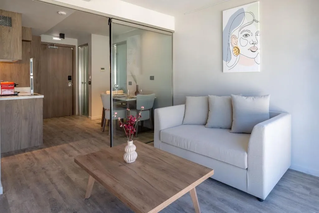 Room, Athens 507, Athens