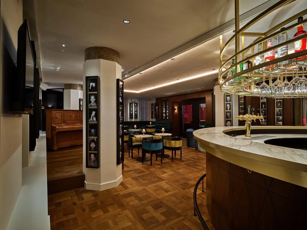 Bar, Clayton Hotel Amsterdam American, Amsterdam