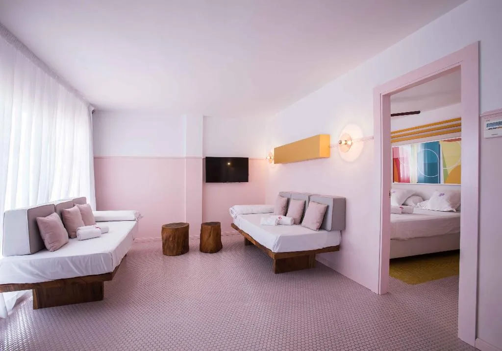 SUITE CAPACITY 4 Room, Paradiso Art Hotel, Ibiza