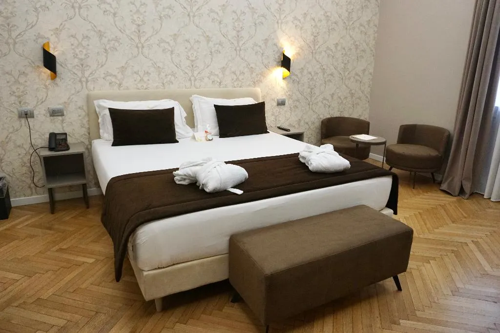 DOUBLE DELUXE Room, Caravita, Rome