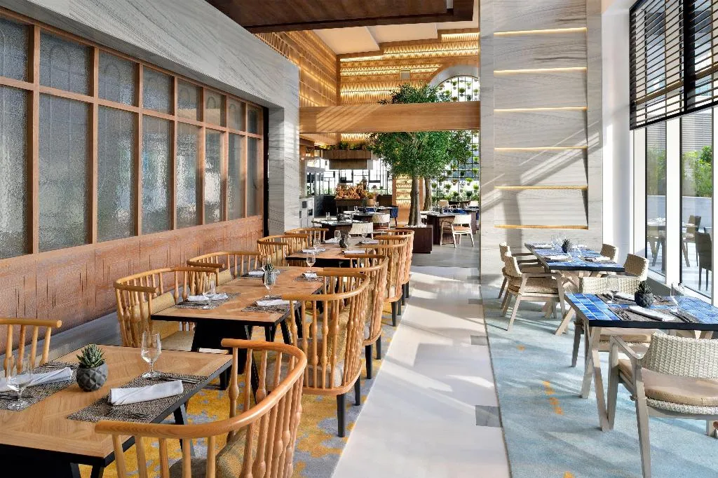 Restaurant, Crowne Plaza Dubai Marina, Dubai