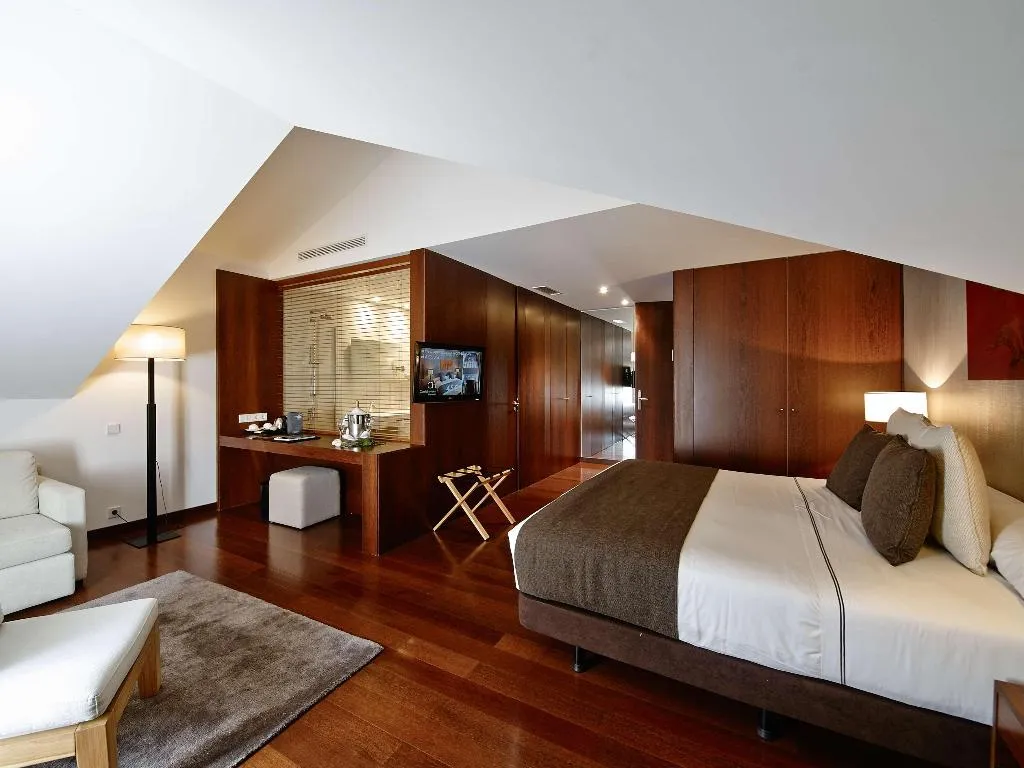 Room, Carris Porto Ribeira, Porto