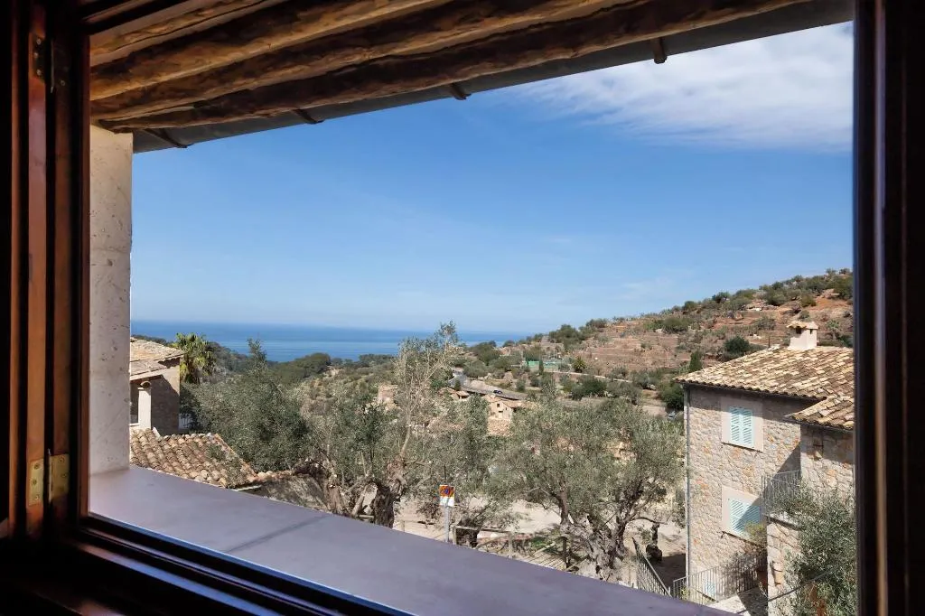 Room, D'Es Puig, Majorca