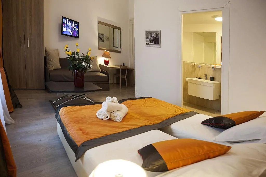 Room, Roman Holidays Cuore Dell Impero, Naples