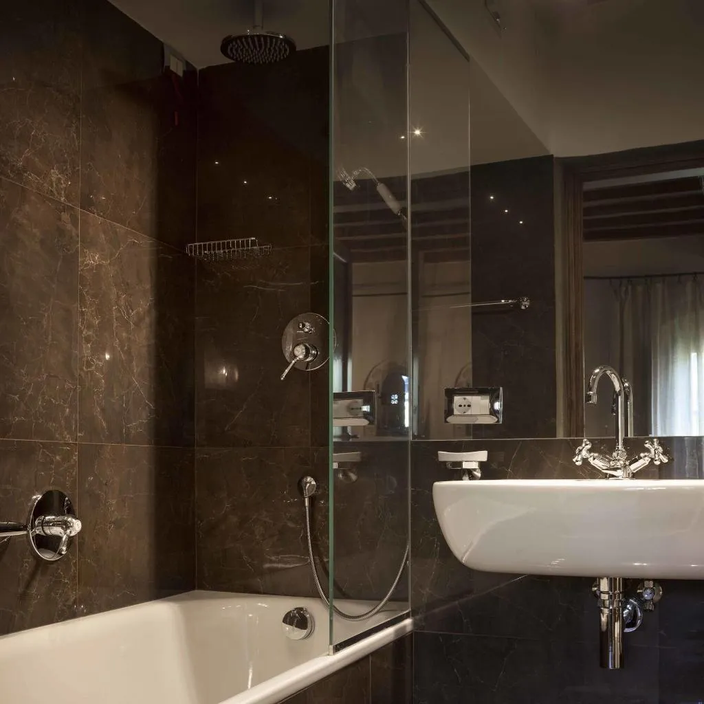 Room, Ottantotto Firenze, Florence
