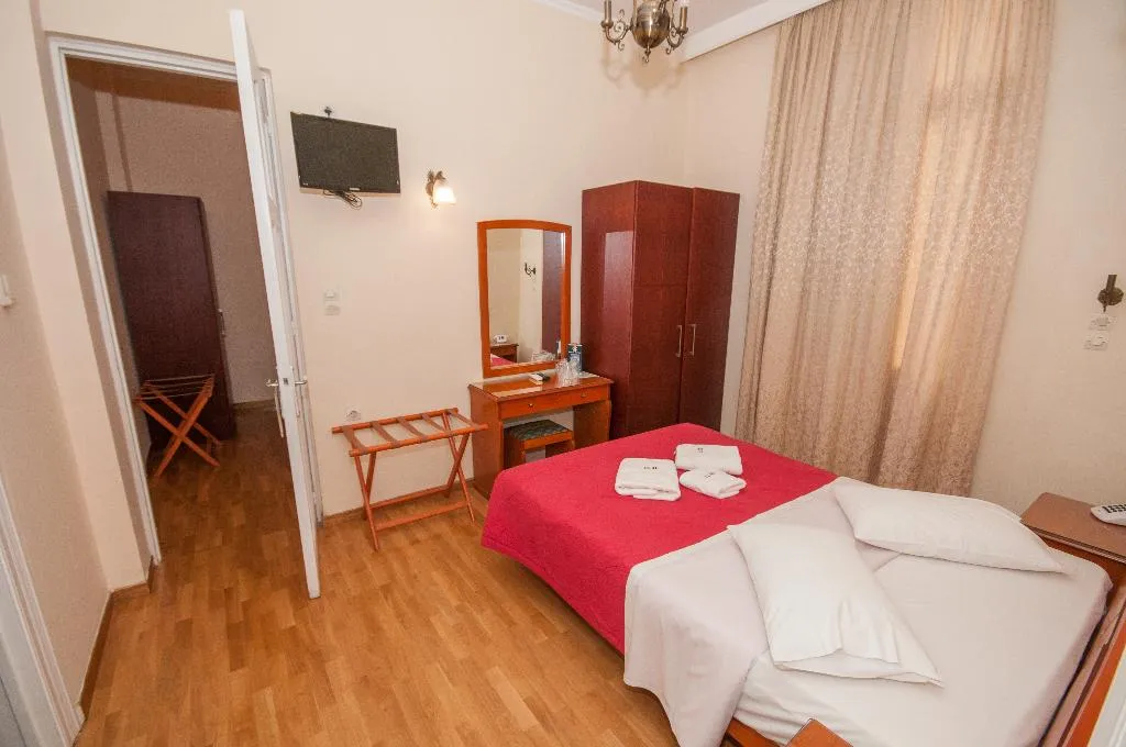 QUADRUPLE STANDARD Room, Cecil hotel, Athens