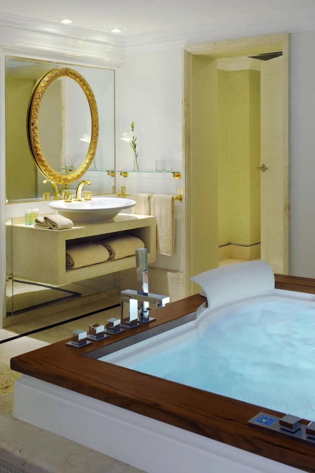 Room, Cairo Marriott hotel & Omar Khayyam Casino, Cairo